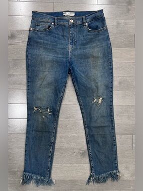 Free People We The Free Distressed Jeans Frayed Hem Medium Wash, Size 31